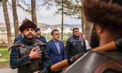 Vali Sözer, Ertuğrul Gazi Türbesi'nde dua etti