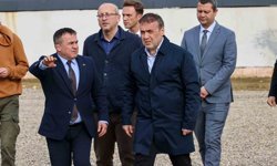 Vali Sözer yeni stadyum inşaatında ve spor salonunda incelemelerde bulundu