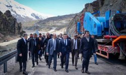 Vali Taşyapan heyelan bölgesinde