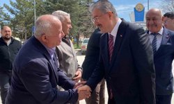 Vali Yılmaz, Alpu'da hem vatandaşla buluştu, hem çalışmaları denetledi