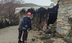 Van'da kümes ve tandır olarak kullanılan yapı çöktü