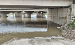 Yağmurdan yükselen dere, aracıyla köprü altından geçmek isteyen yaşlı adamı yuttu