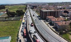 Yalova'da köprülü kavşakta çalışma nedeniyle trafik yoğunluğu
