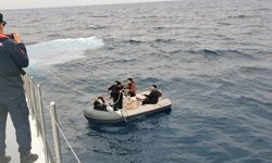 Yunanistan'ın geri ittiği 6 göçmen kurtarıldı, 1 göçmen kaçakçısı yakalandı