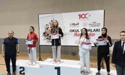 Yunusemreli Meyra'dan altın madalya