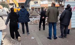 Zeytinburnu'nda bina yıkımı sırasında kopan parça çocuğun kafasına düştü: 1 ölü