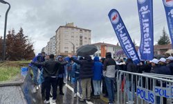 1 Mayıs yürüyüşleri geniş güvenlik önlemleriyle başladı