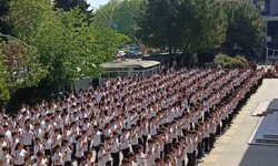537 öğrenciden dev kaşık oyunu koreografisi