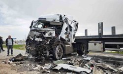 Ahlat'ta iki tır çarpıştı: 1 yaralı