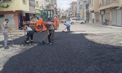 Akdeniz'de asfalt yama çalışmaları devam ediyor