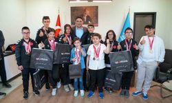Aliağa'nın özel sporcularından atletizm ve yüzmede büyük başarı