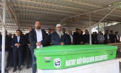 Aşırı yağış sonrası aracıyla şarampole devrilen vatandaş son yolculuğuna uğurlandı