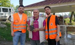Atakum Belediyesinden kabir ziyareti yapan vatandaşlara çiçek fidesi