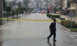 Avu deresi taştı, ev ve iş yerlerini su bastı