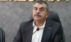 Bakan Tekin'den Özgür Özel'e: '3-5 tane partiliyi, yol arkadaşını ikna edemeyen bir genel başkan, bütün bu süreçten Cumhurbaşkanımızı sorumlu tutmaya çalışıyor'