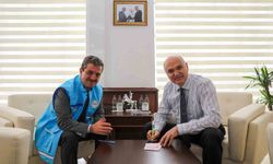 Başkan Özlü, kurbanını bağışladı
