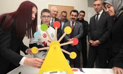 Bayburt'ta özel öğrenciler projelerini fuarda tanıttı