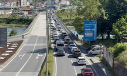 Bayram dönüşü trafik kilitlendi