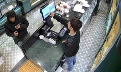 Bayrampaşa'da önce tatlı yedi, sonra hesabı ödemeden giderken iş yeri sahibini tehdit etti