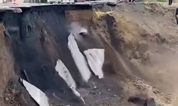 Beylikdüzü'nde bina inşaatının yapıldığı yolda göçme