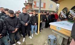 Bıçaklanarak öldürülen genç toprağa verildi