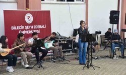 Bilecik'te öğrenciler kampüs konseriyle unutulmaz anlar yaşadı