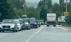 Bolu'da alternatif yollarda uzun araç kuyrukları oluştu