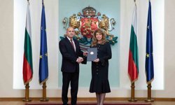 Bulgaristan'da seçimlerin galibi Radev'e hükümeti kurma görevi verildi