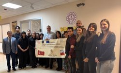 Burhaniye'de Polonya'dan dönen öğrenciler Milli Eğitim Müdürünü ziyaret etti