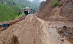 Büyükşehir, heyelanın kapattığı yolları yeniden ulaşıma açtı