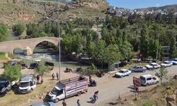 Çermik'te tarihi köprü yanında hayvan pazarı kuruldu