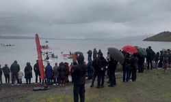 Çıldırlı çocuklar 19 Mayıs'ta yaptığı su sporları gösterisi nefes kesti