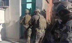 Çoraplara ve sakız kutularına sakladıkları uyuşturucuyu ekipler buldu