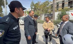 Datça'da motosiklet sürücülere ücretsiz kask dağıtıldı