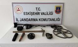 Define bulmak için kaçak kazı yaparken yakalandılar