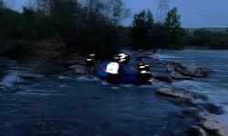 Dicle Nehri'nde mahsur kalan genç kurtarıldı