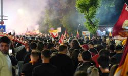 Edirne'de Galatasaraylı taraftarlardan meşaleli şampiyonluk kutlaması