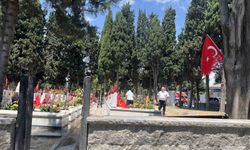 Edirnekapı Şehitliği'nde hüzünlü bayram: Şehit aileleri yakınlarını ziyaret etti
