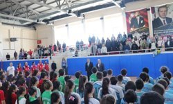 Edremit'te 8 bin öğrenci geleneksel oyunlar için sahaya indi