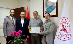 Emekli olan 43 yıllık doktora veda