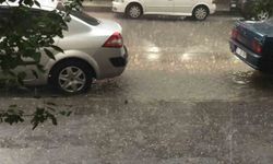 Erzincan'da dolu ve heyelan ulaşımı olumsuz etkiledi