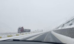 Erzincan'ın yüksek kesimlerinde kar yağışı etkili oldu
