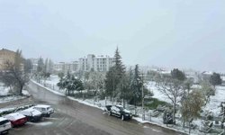 Eskişehir'in bazı ilçeleri güne beyaz örtüyle uyandı