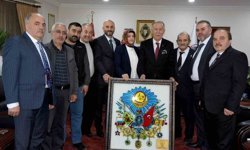 ESOB Başkanı Fırat'a 'Osmanlı devlet arması'