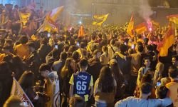 Fenerbahçeli taraftarlar da Galatasaraylıları yalnız bırakmadı