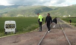 Gaziantep'te öğrenci servisine tren çarptı: 13 öğrenci hafif yaralandı