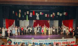 GKV'li öğrencilerden dev prodüksiyon: 'Lüküs Hayat' ayakta alkışlandı