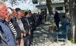 Iğdır'da arkadaşının elindeki silahın patlaması sonucu ölen çocuk toprağa verildi