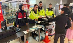Jandarmadan vatandaşlara trafik kuralları hakkında bilgilendirme faaliyeti