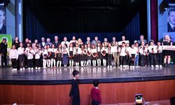 'Kalbimin En Güzel Şiiri: Annem' yarışmasının ödül töreninde duygu dolu anlar yaşandı
